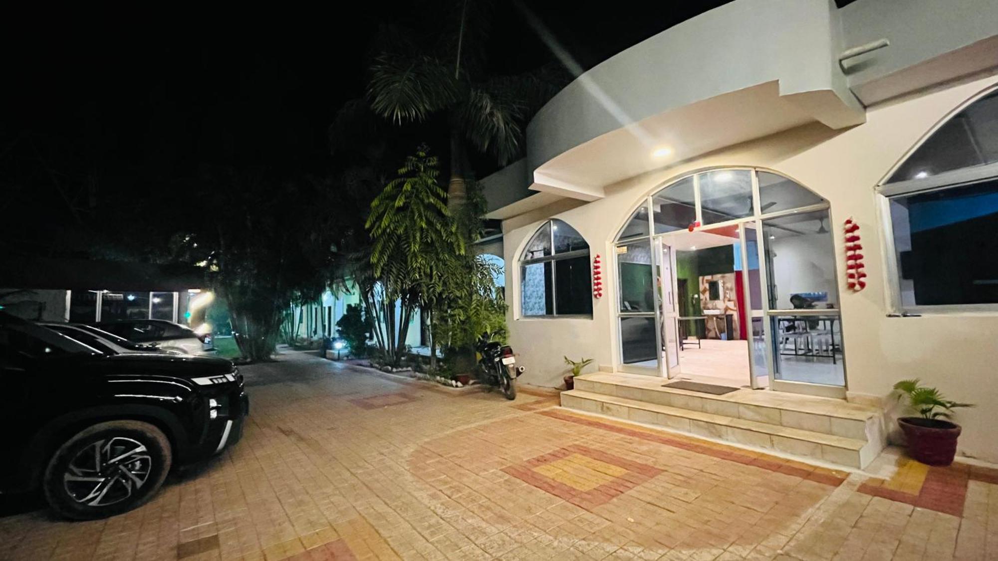 Hotel Jungle Palace Resort Umariā Exteriör bild
