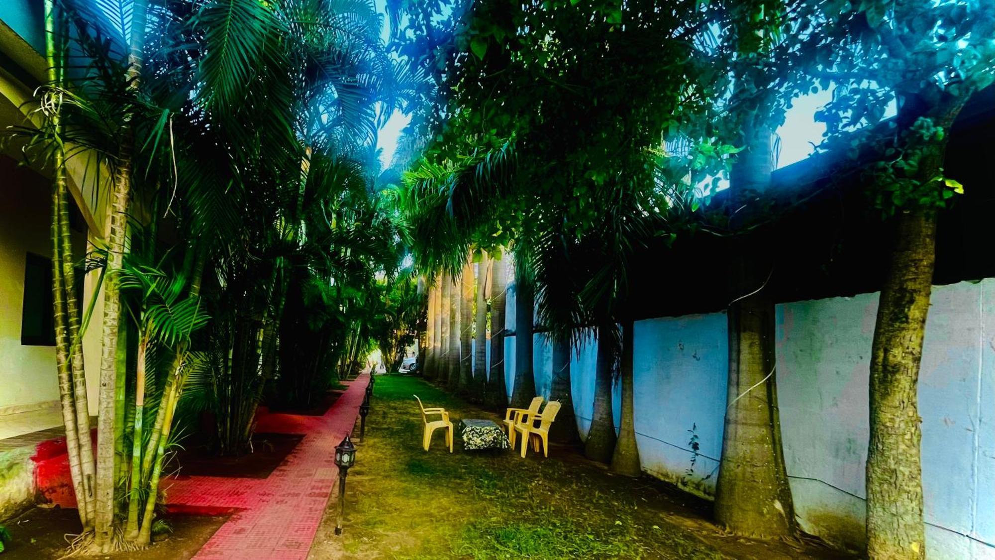 Hotel Jungle Palace Resort Umariā Exteriör bild